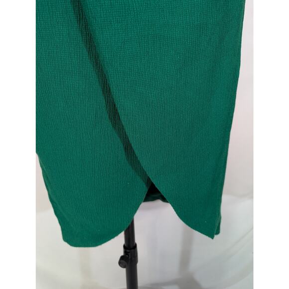 Siena Emerald Green Crinkle Knit Halter Dress
Size 12 – NWT - Picture 4 of 9